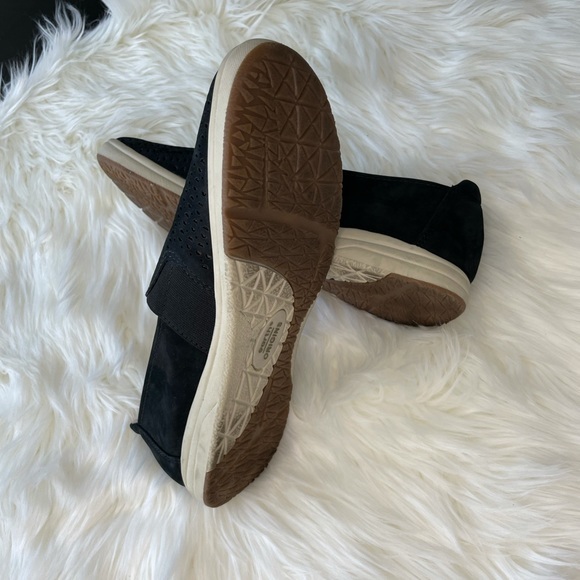 Earth Origins Eclipse Elin Black Perforated  Slip On Comfort Shoe Loafer - Picture 11 of 11